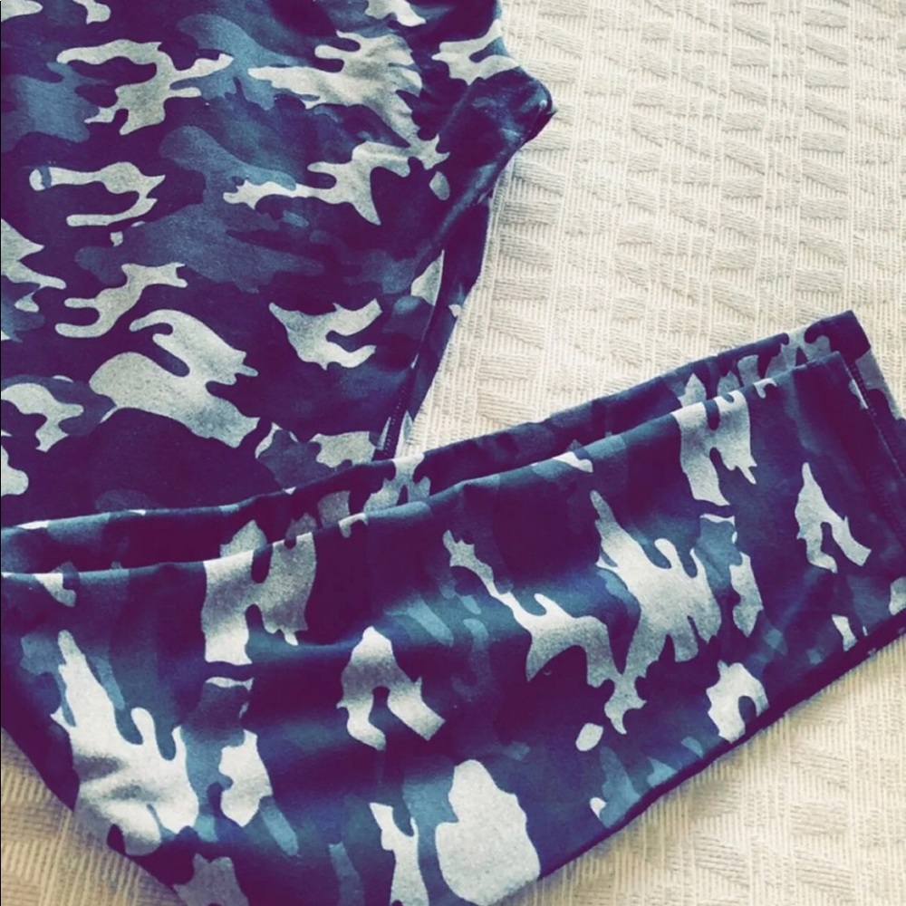 Fabletics camo leggings